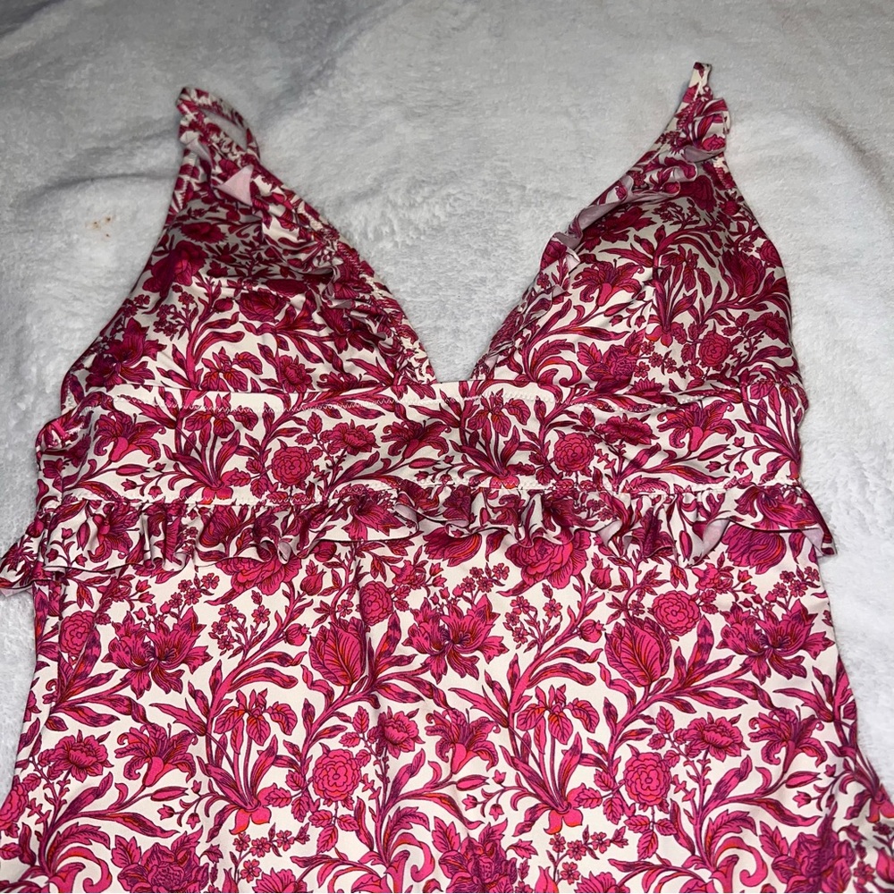 J.Crew Floral Ruffle One-Piece Swimsuit V-Neck Red/White Botanical Beachwear (6) - Picture 2 of 6